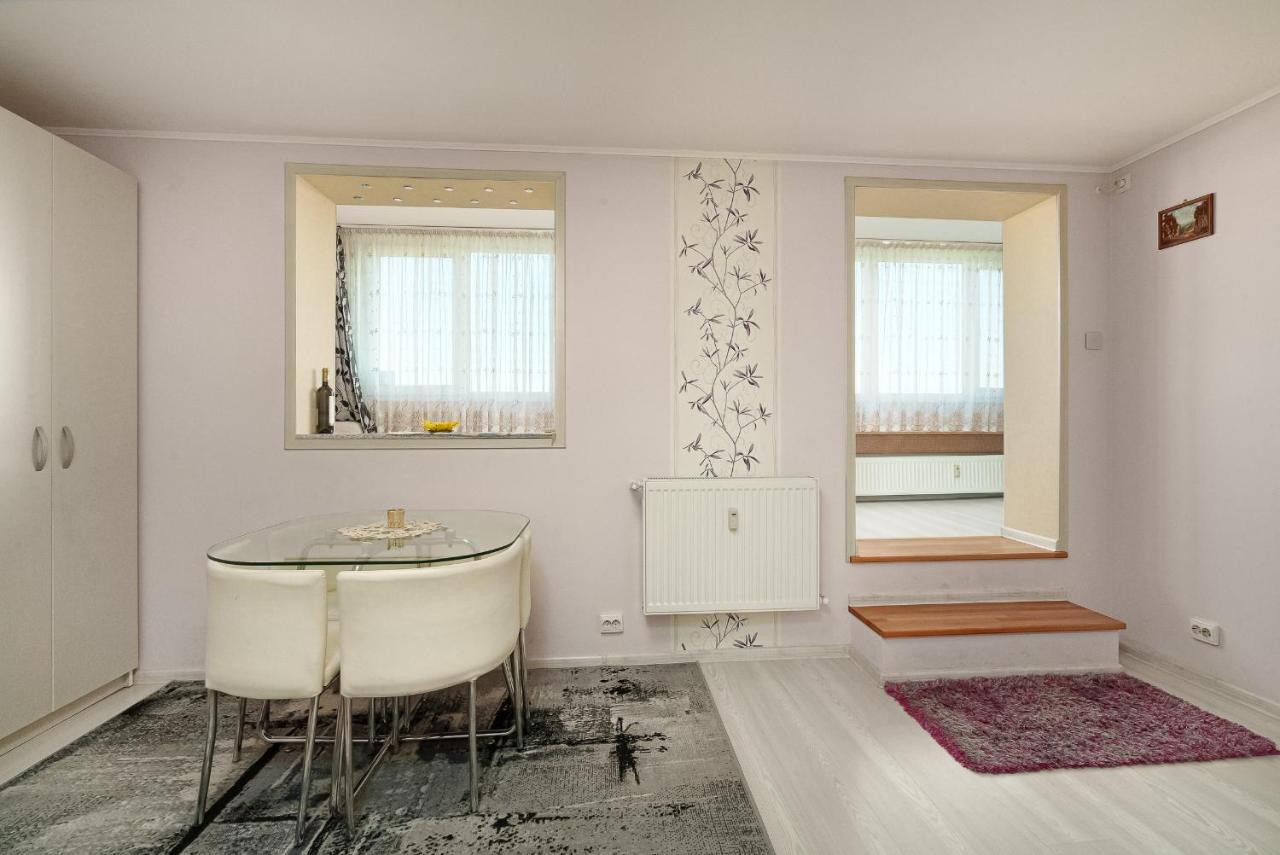 Stone Gate Apartment #1 Bucarest Extérieur photo